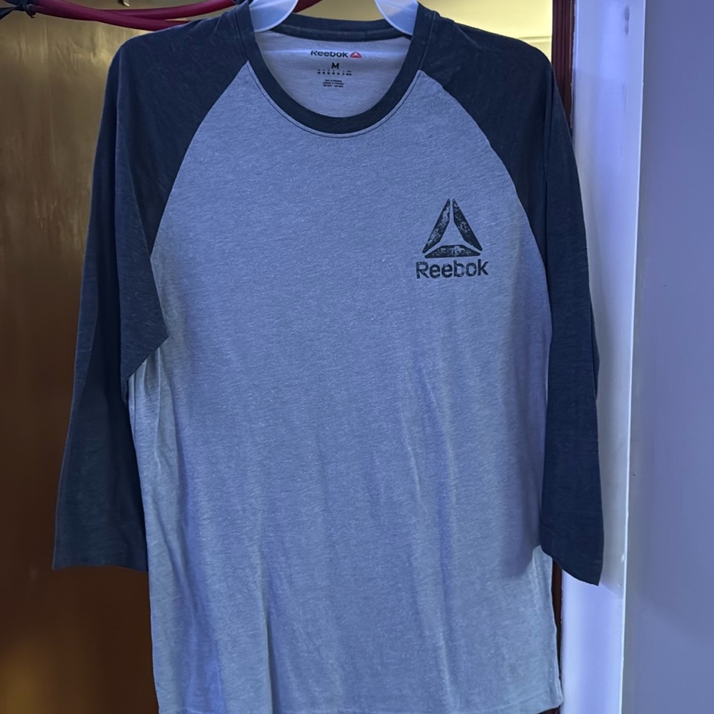 REEBOK BASEBALL RAGLAN ATHLETIC TSHIRT - SIZE MEDIUM
